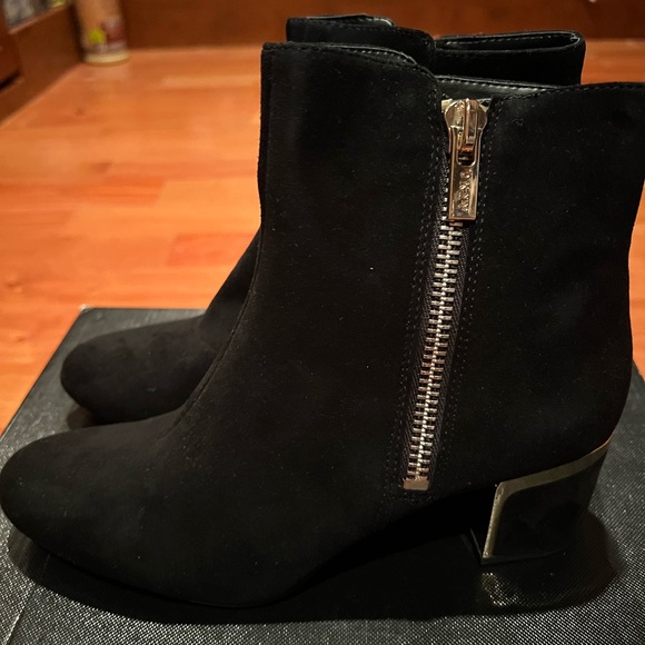 NWT DKNY suede boots - Picture 3 of 6